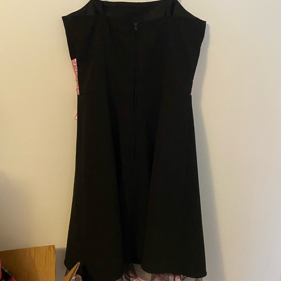 Stepping out - Picture 3 of 4